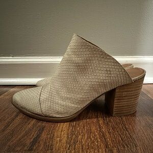 Women’s. Size 9.5. Mule “Snakeskin” Boots.